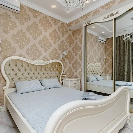 Greek Street Deluxe *