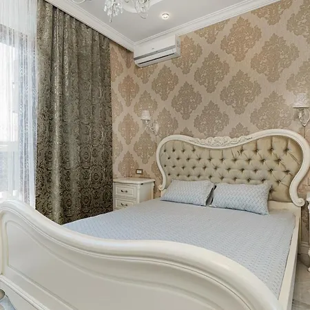 Greek Street Deluxe Apartment *